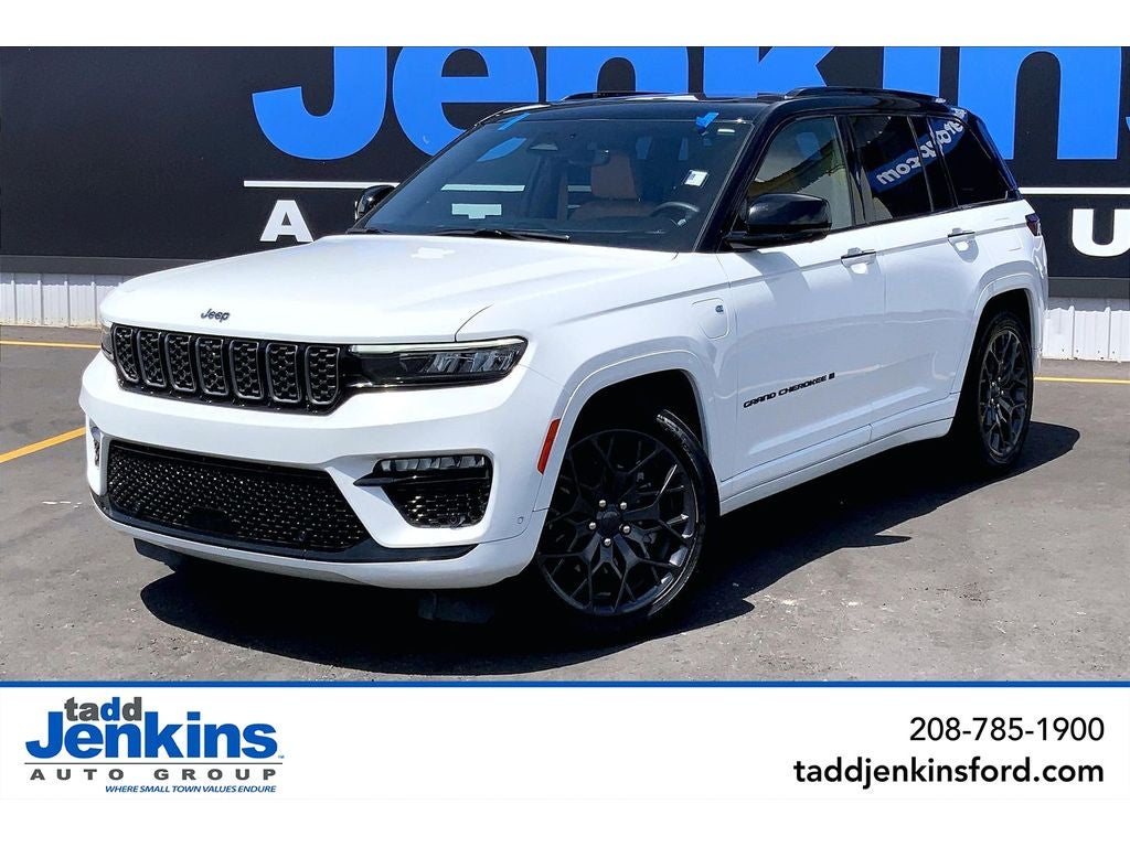 2023 Jeep Grand Cherokee 4xe Summit in Bright White Clearcoat — front three-quarter view