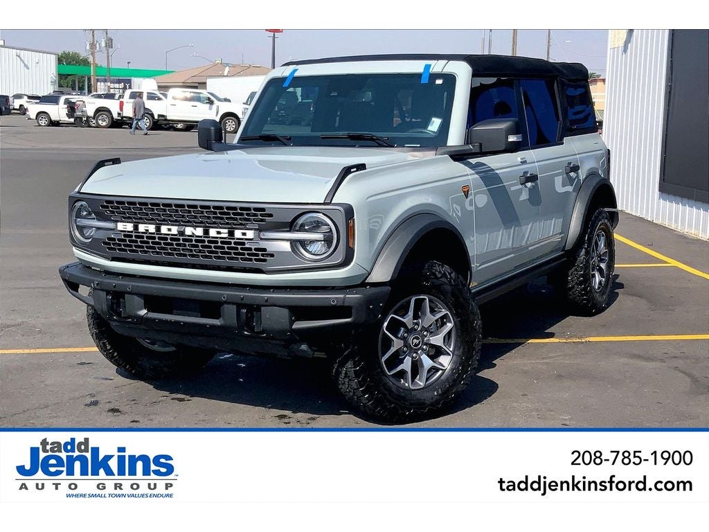 2023 Ford Bronco Advanced Badlands in Cactus Gray — front three-quarter view