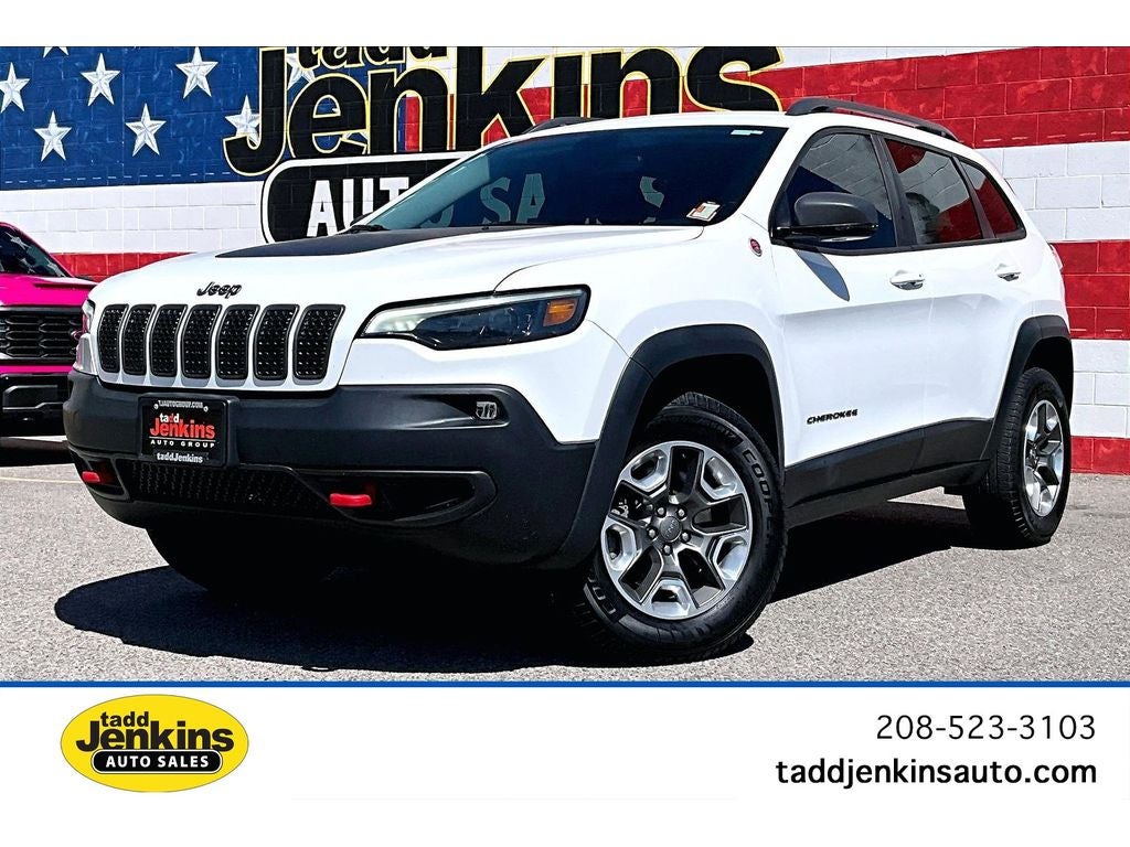 2019 Jeep Cherokee Trailhawk in Bright White Clearcoat — front three-quarter view